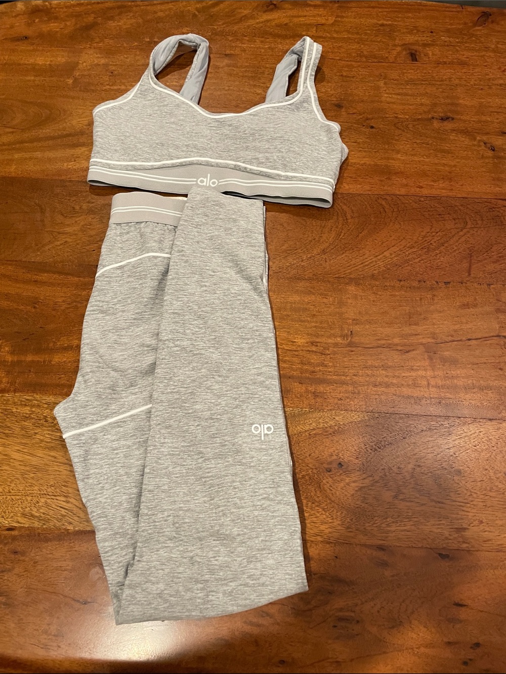 ALO Yoga Light Gray Track Pants & Crop Sports Bra Set size Small